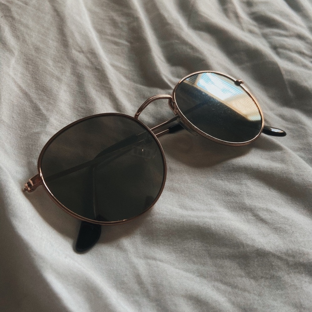 round frame sunnies✨